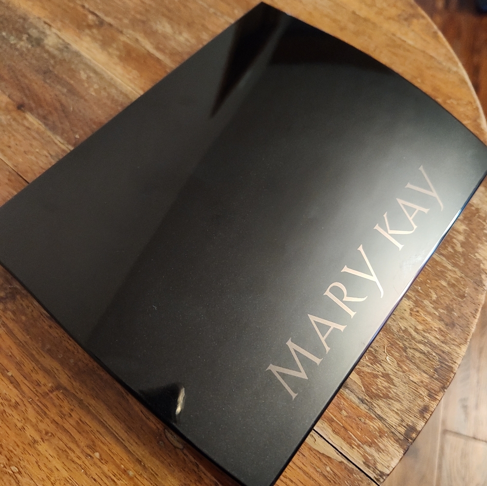Mary Kay Compact Pro 018587 With Mirror Inside